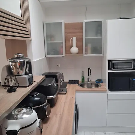 7 Rue Benoit Malon Апартаменты Ним